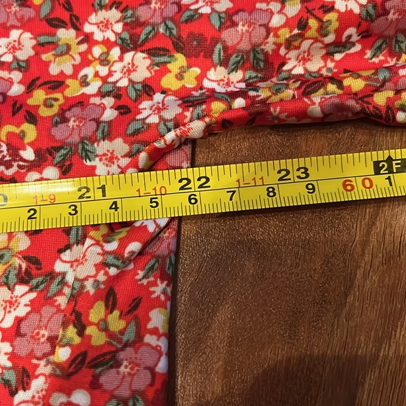 Like new Chris & Carol floral tie front top - Picture 6 of 13